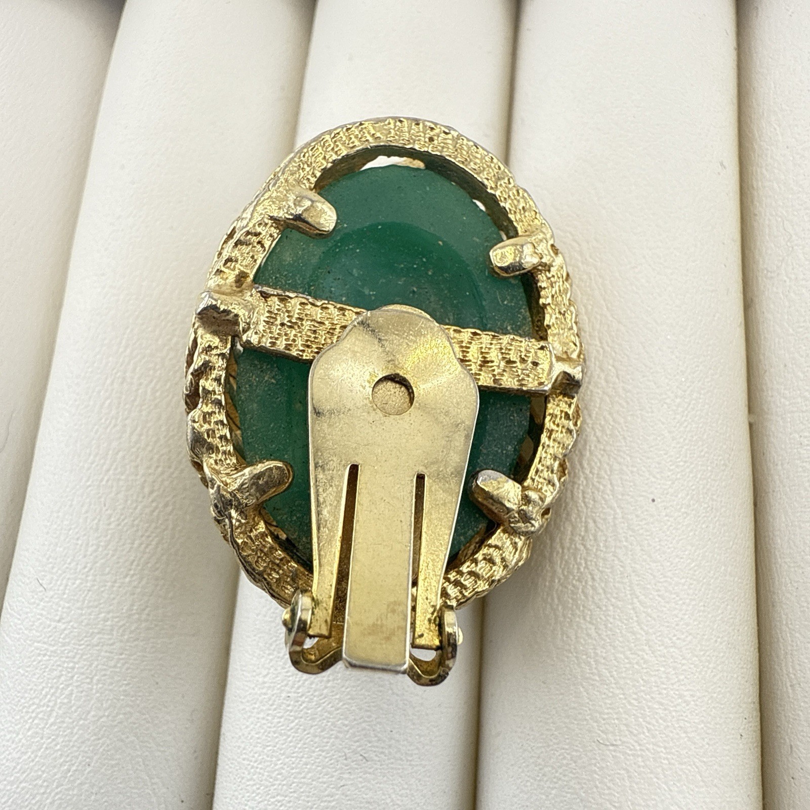 Vintage Earrings Green Peking Imitation Jade Gold Tone Molded Flower CLIP ON