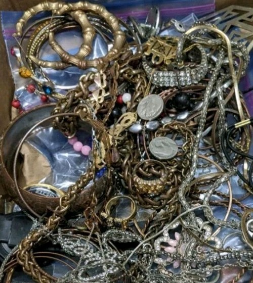 3 Pounds Jewelry Costume Vintage Mix LBS necklaces bracelets pins rings etc lbs