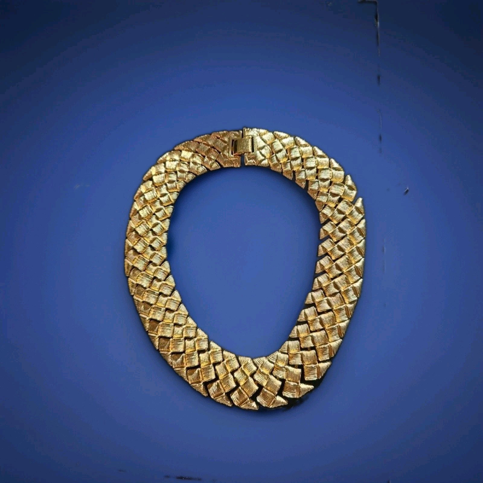 Vtg NAPIER 1¼” Wide Flat Link Collar- Choker Necklace Gold Tone Woven Texture