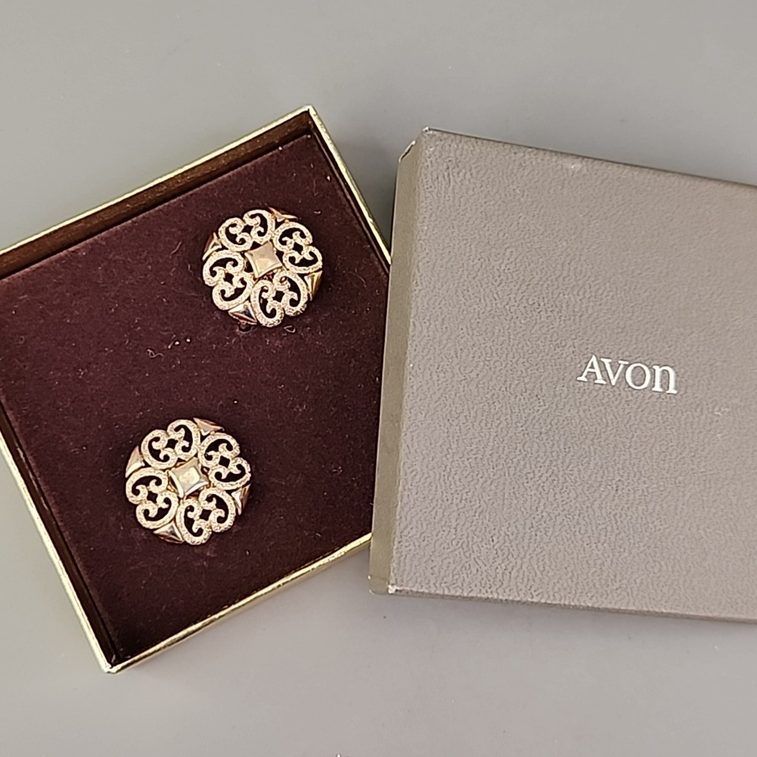 Vintage Avon Clip On Earrings Gold Tone Round Filigree .75″