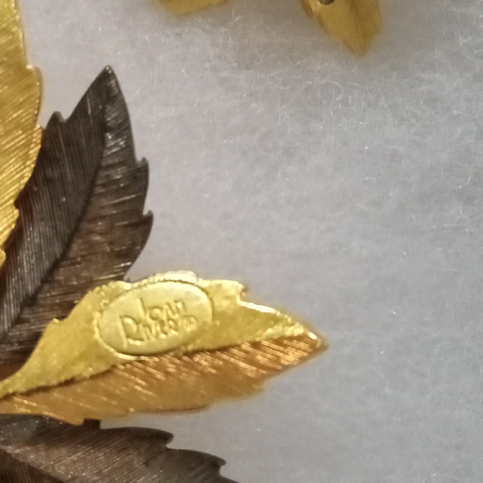 Lisner Signed Gold Tone Black Leaf Flower Brooch & Earrings Jewelry Set