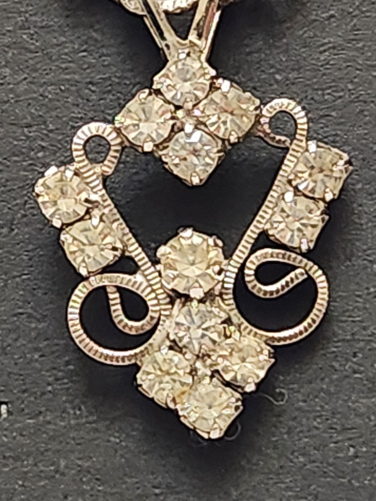 VINTAGE DIAMOND RHINESTONE NECKLACE – SILVER TONE SETTINGS – 17″