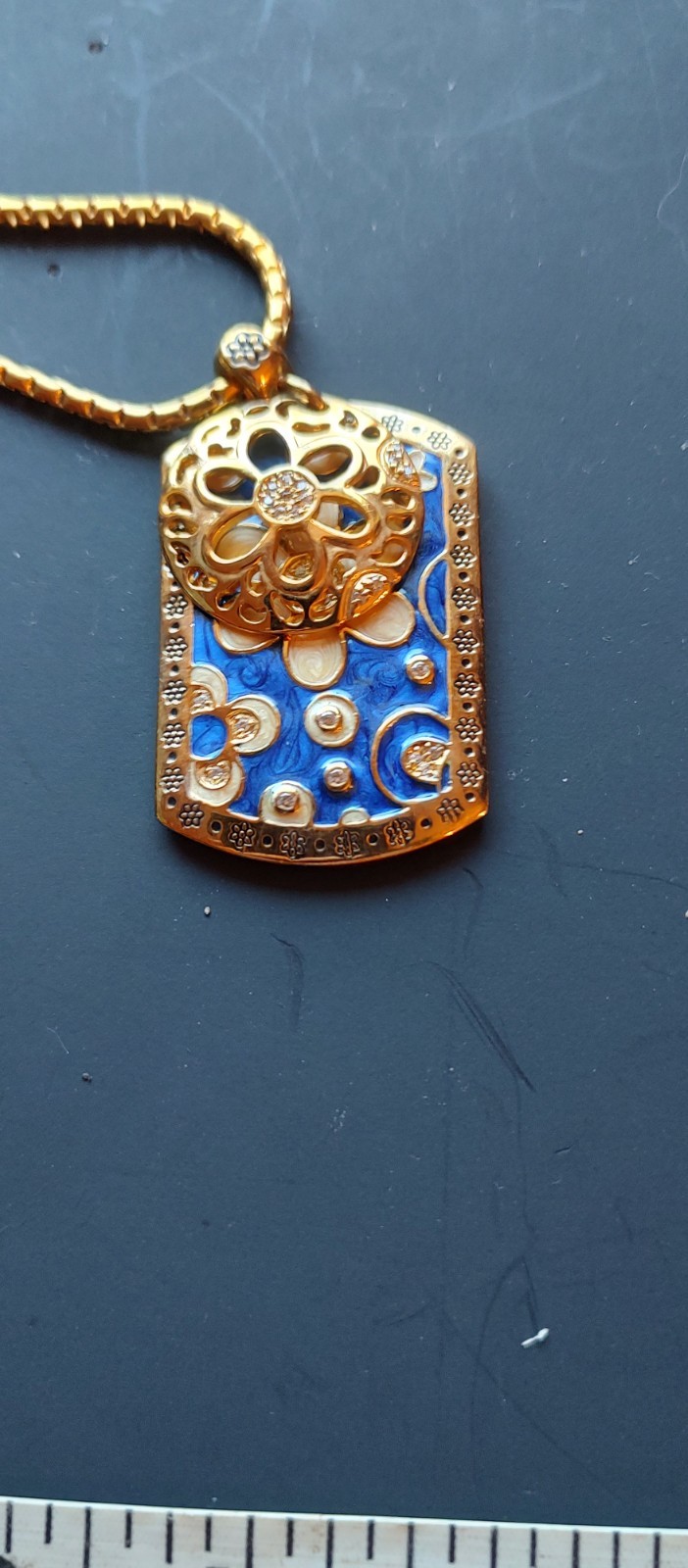 Floral gold-tone Enamel Floral Pendent Necklace 18″ very good vintage conditions
