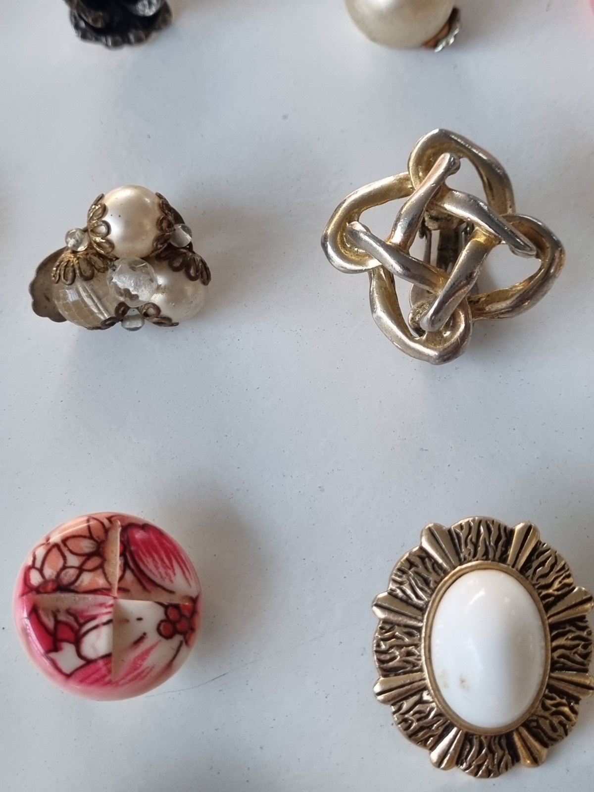BULK LOT SINGLE GENUINE VINTAGE Some Signed & ENAMEL RETRO ODD EARRINGS #77