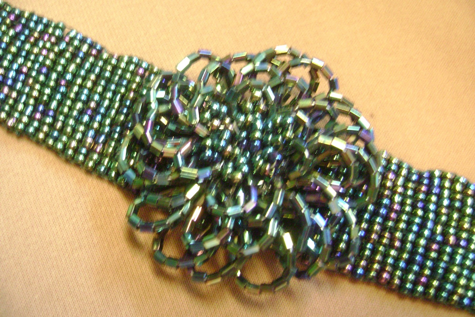 VTG- WIDE MULTICOLOR GLASS SEED BEADED LARGE CENTER FLOWER ADJUSTABLE BRACELET