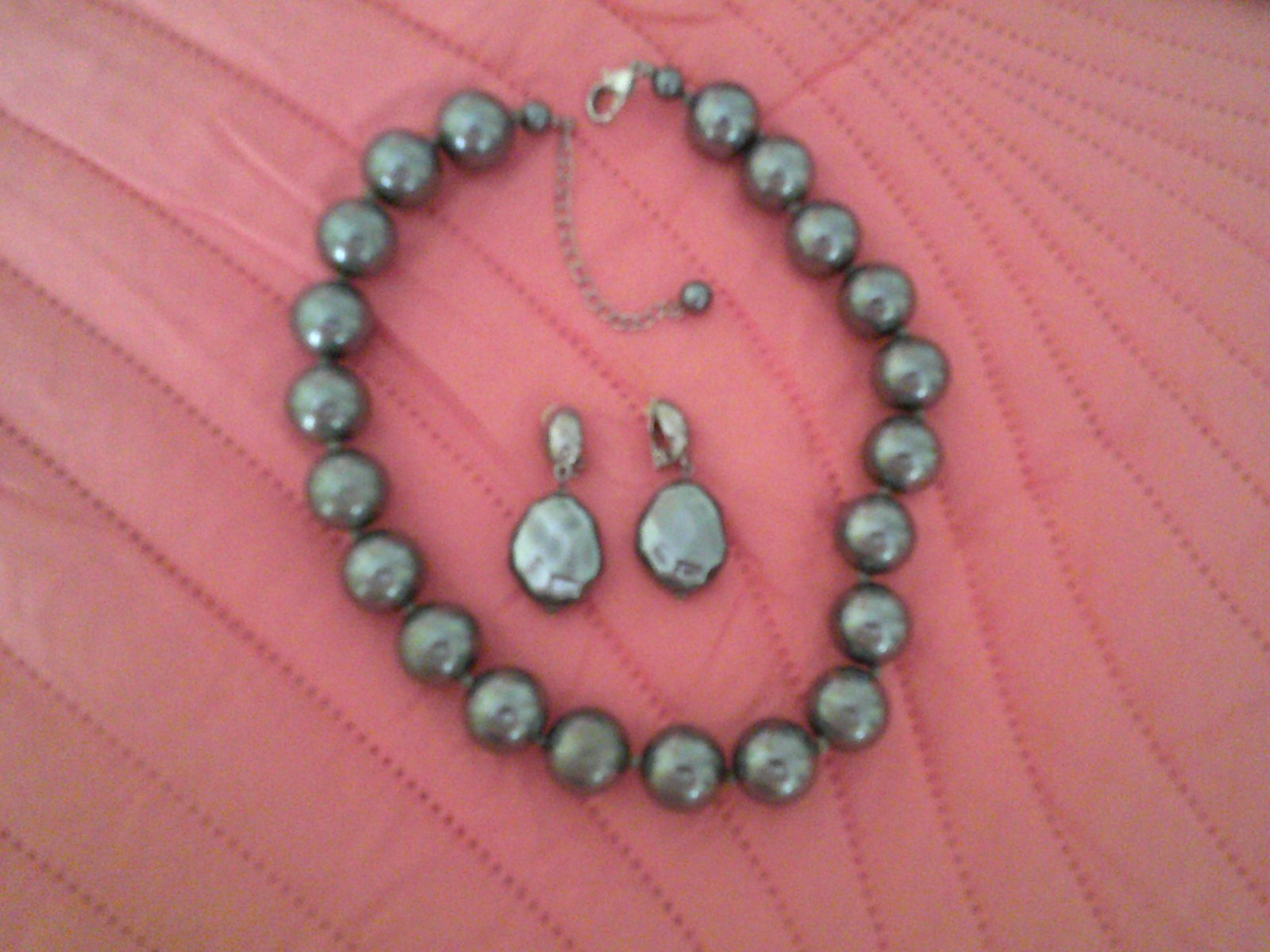 Vintage Gray Pearl 17″ Necklace Pair !.75″ Clip On Earrings
