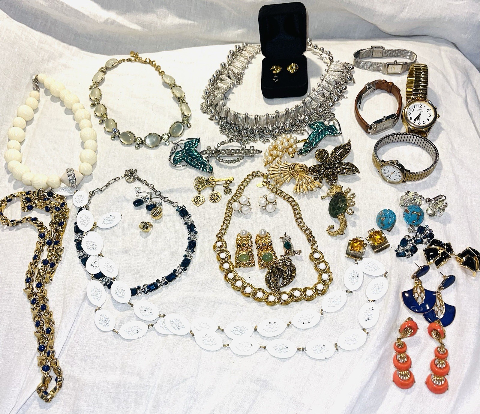 LARGE VINTAGE JEWELRY LOT CROWN TRIFARI GIVENCHY ELGIN HOBE ST JOHN LISNER MORE!