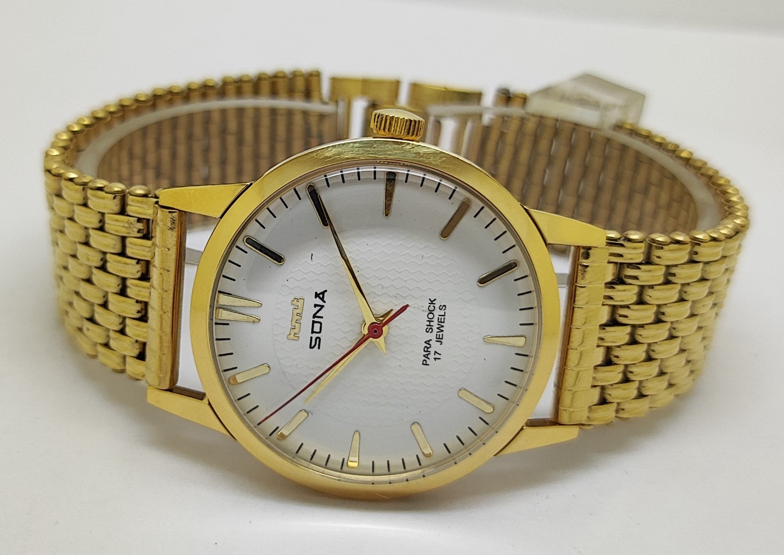 Vintage Hmt Sona White Dial 17 Jewels Para Shock Mechanical hand winding Watch