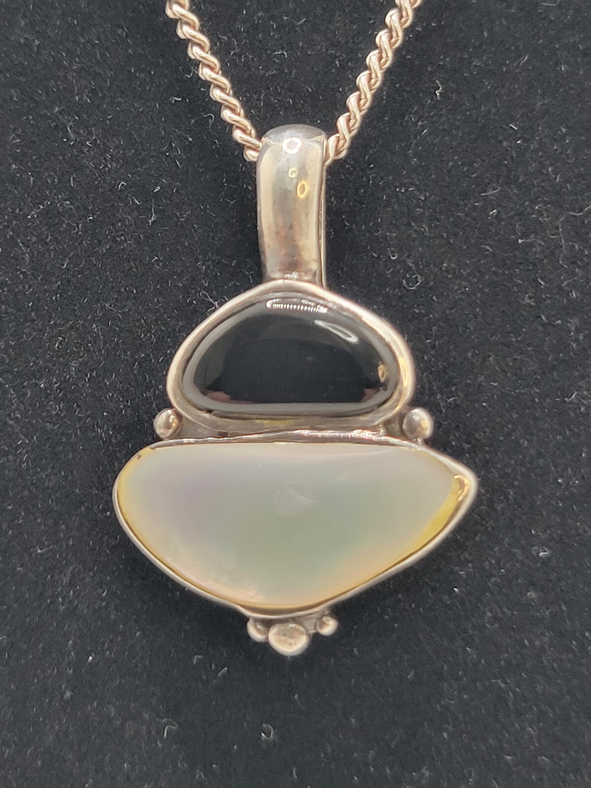 Vintage Black Onyx Mother of Pearl Pendant Necklace 925 Sterling Silver 20″ SW
