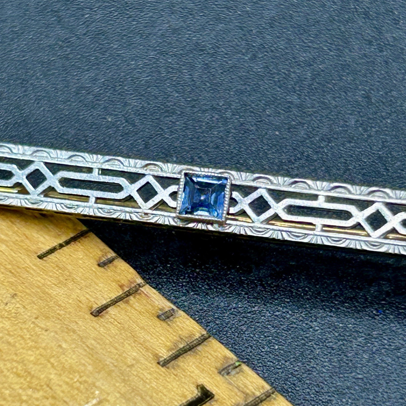 Antique Art Deco 14k Gold Engraved Filigree Bar Pin w/ Sapphire 3.7 gram