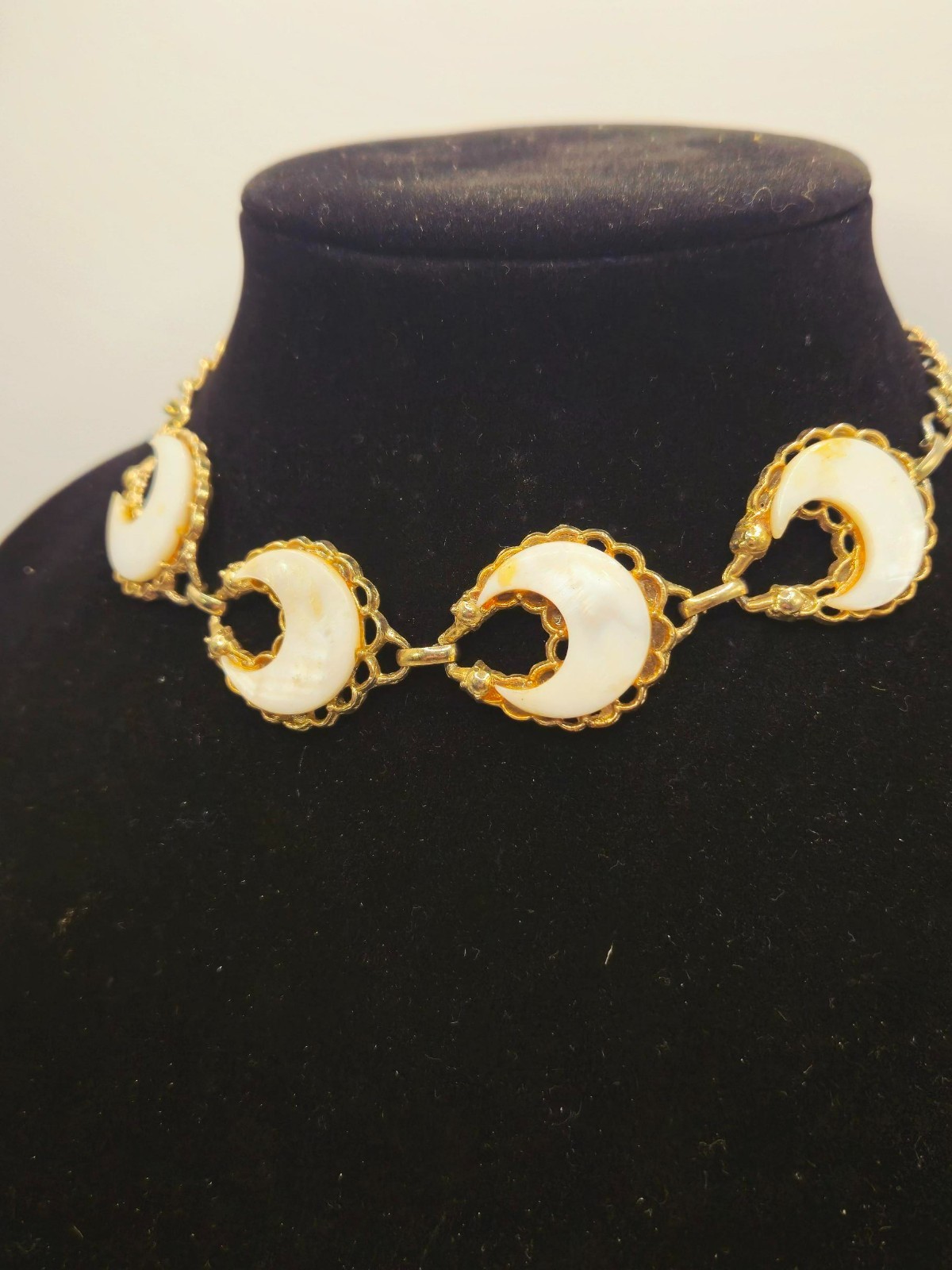 Vintage 1950s White Thermoset Crescent Moon Choker Necklace Gold Tone – AS IS
