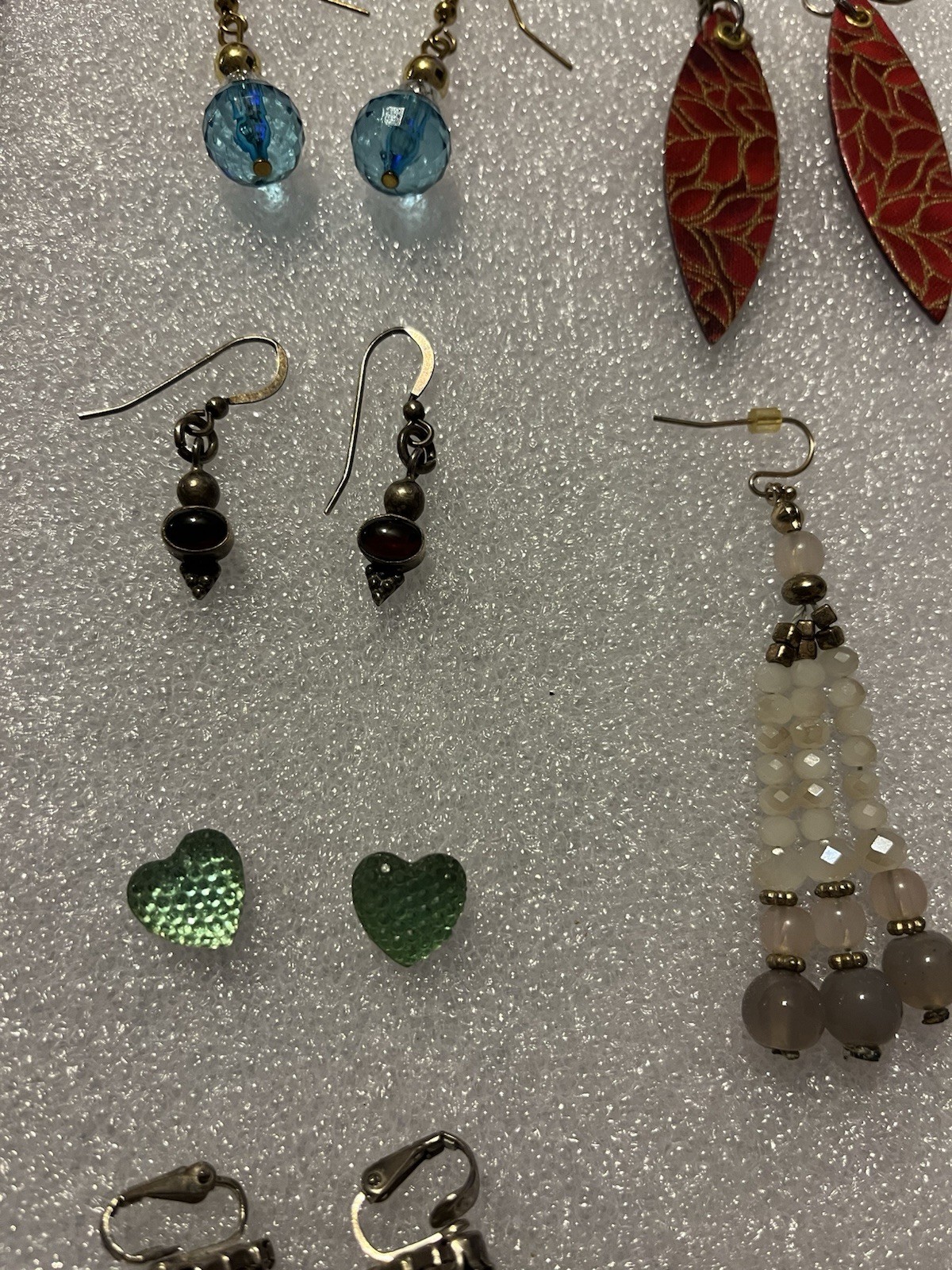LOT OF 20 EARRINGS ~ASSORTED DANGLING , CLIP ONS, & PIERCED-VINTAGE TO NOW 🔥