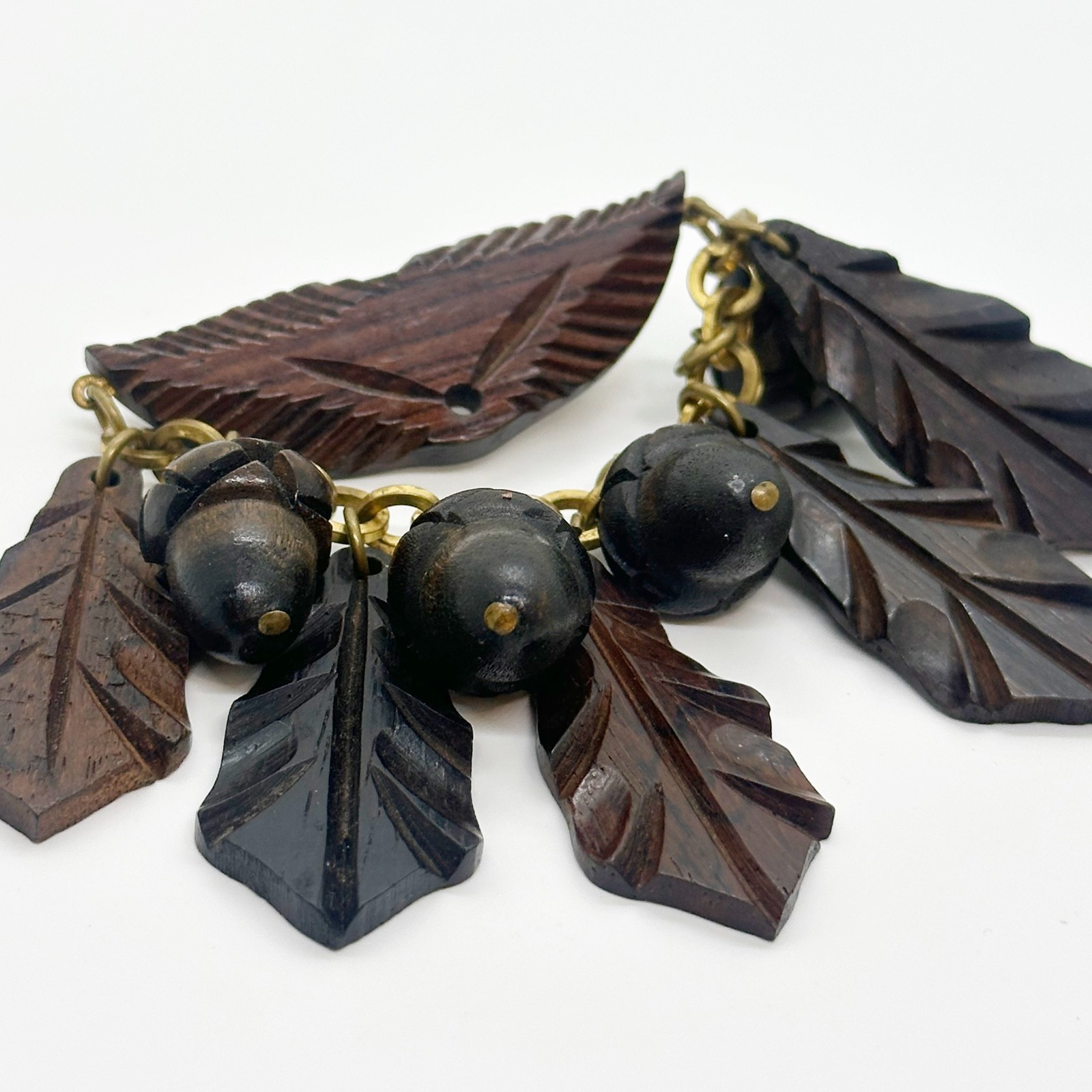 Vintage Hand Carved Wood Oak Leaf Acorn Dangle Brooch Nature Woodland WWII Era