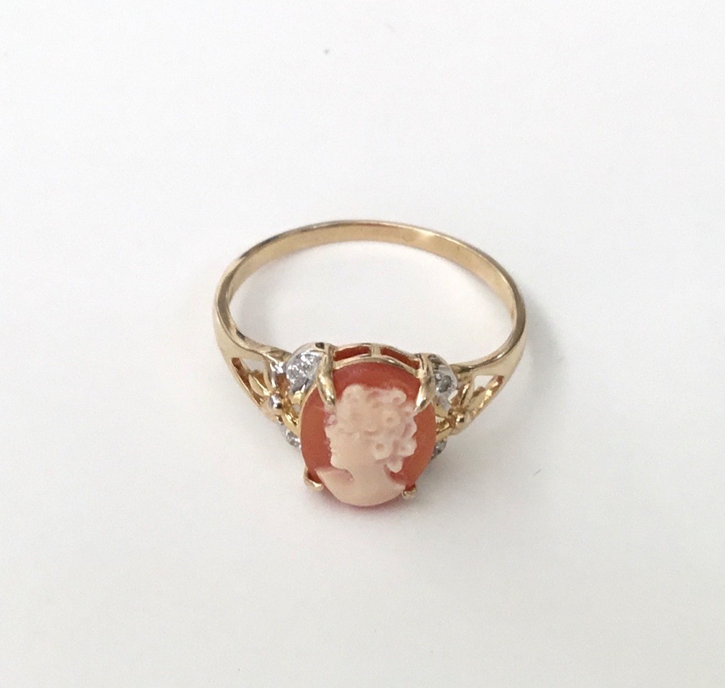 VINTAGE Hand Crafted Cameo W/ Diamonds in 14K Solid Yellow Gold Ring , NEW