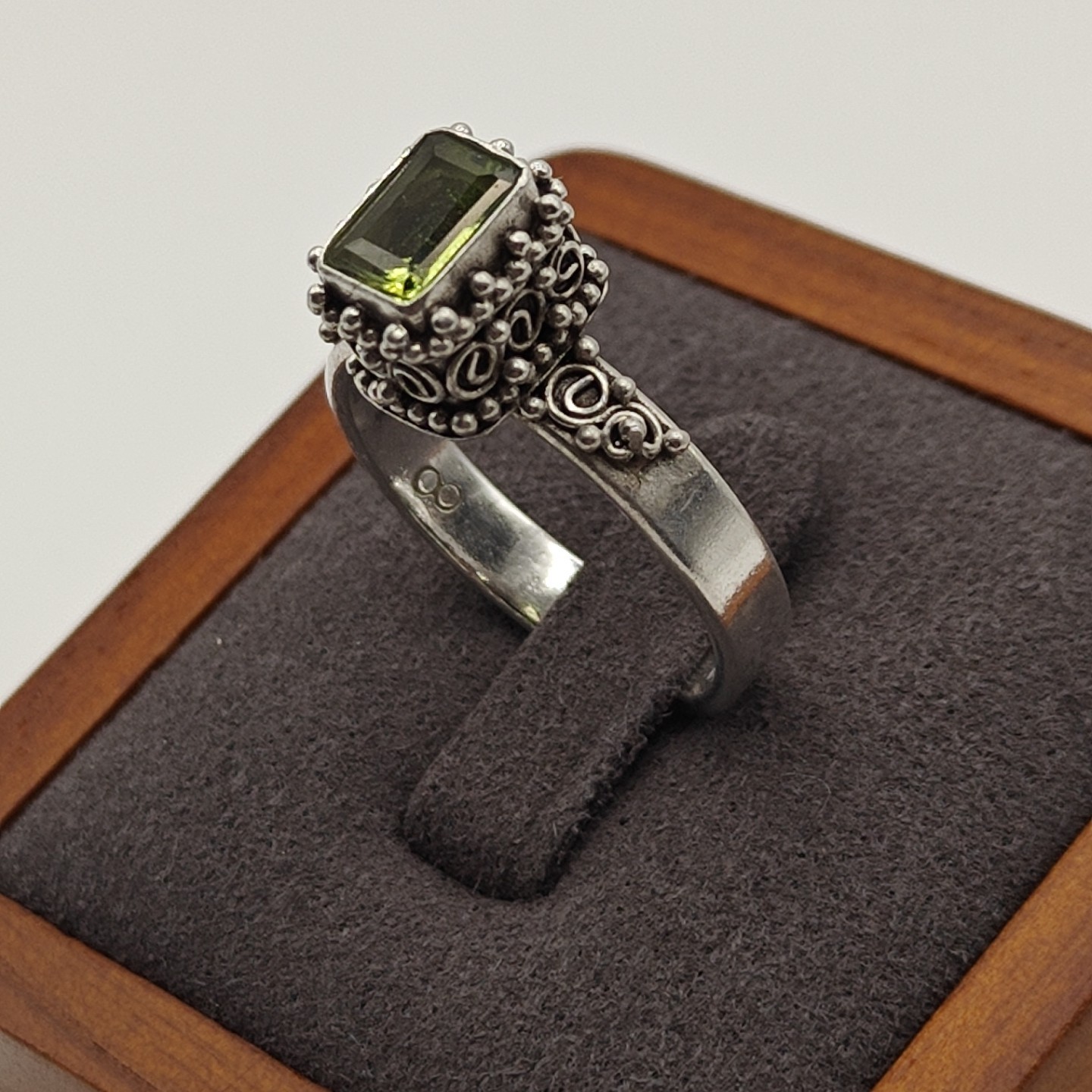 Vtg Sterling Silver Filigree Ring With Green Peridot Emerald Cut MNSN US 7.5