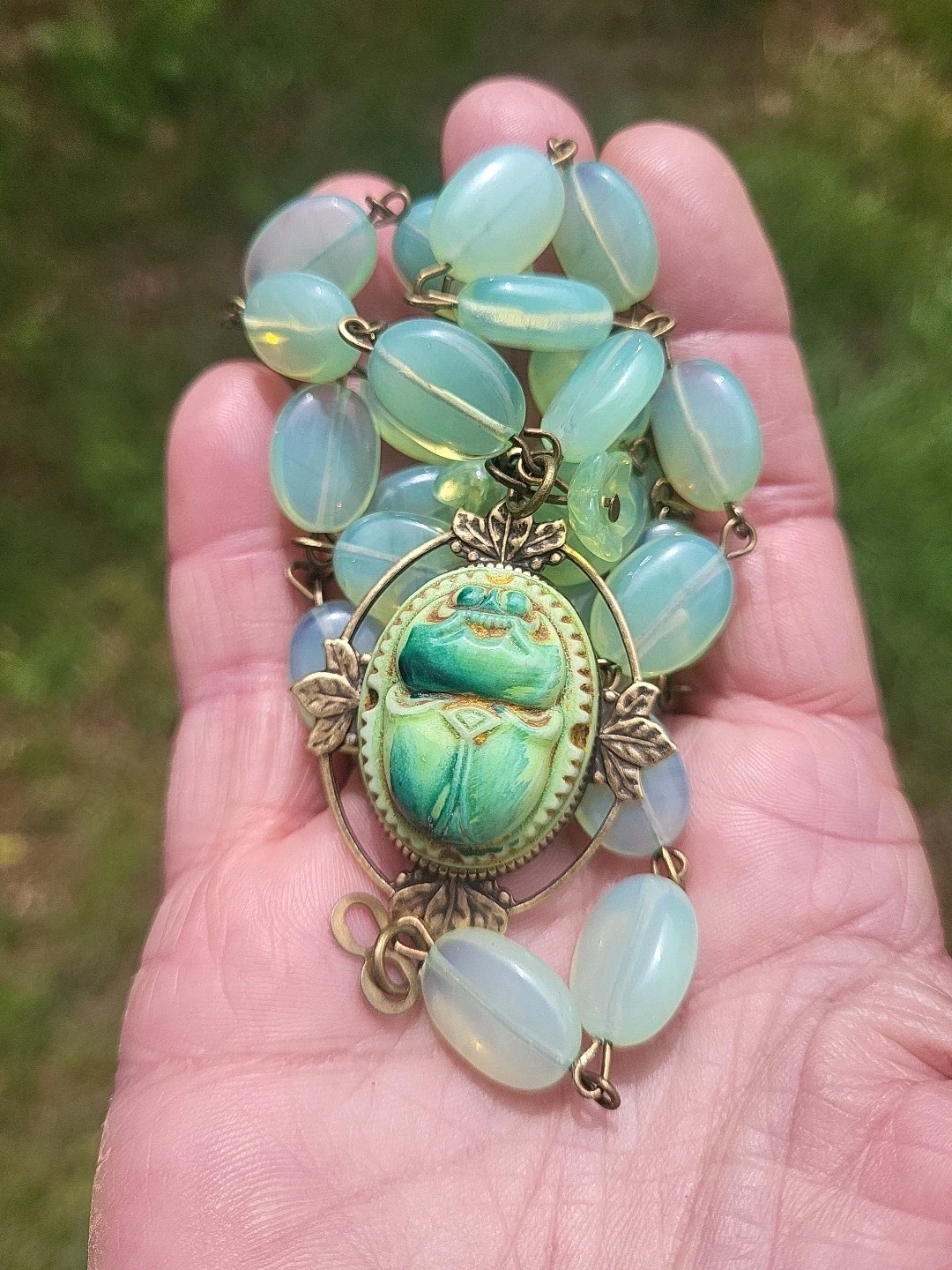 VINTAGE NEIGER EGYPTIAN SCARAB PENDANT OPALITE BEAD URANIUM FLOWER NECKLACE SET