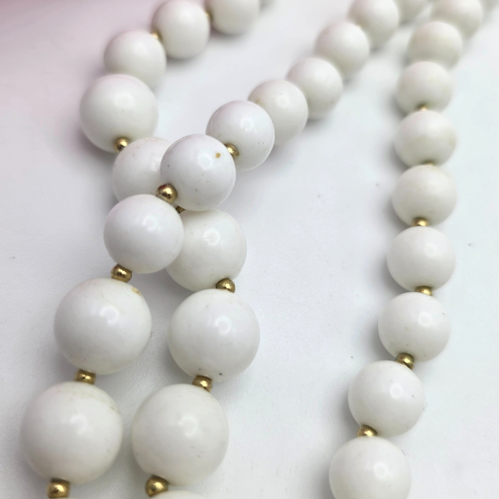 Vintage Trifari White Beaded Necklace Triple Strand Graduated 21 In Gold Tone