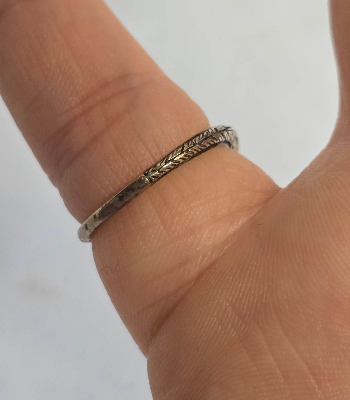 Vtg Sterling Silver Ring 1.76g Fine Jewelry Size 6.75 Band Garnet Look *READ*