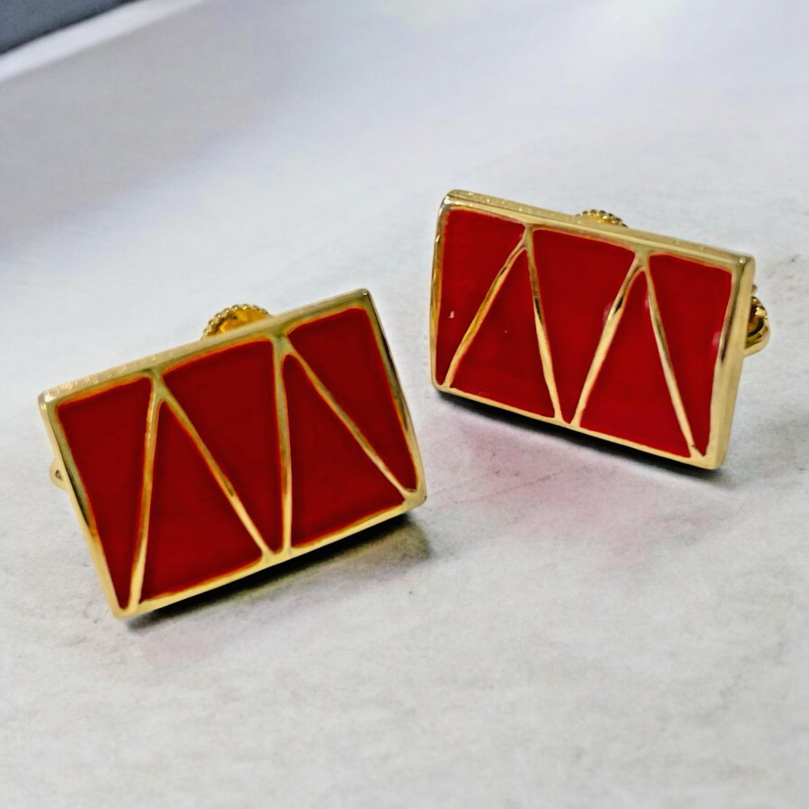 Napier Earrings Signed Modernist Red Enamel Goldtone Screwback Huggie 3/4″