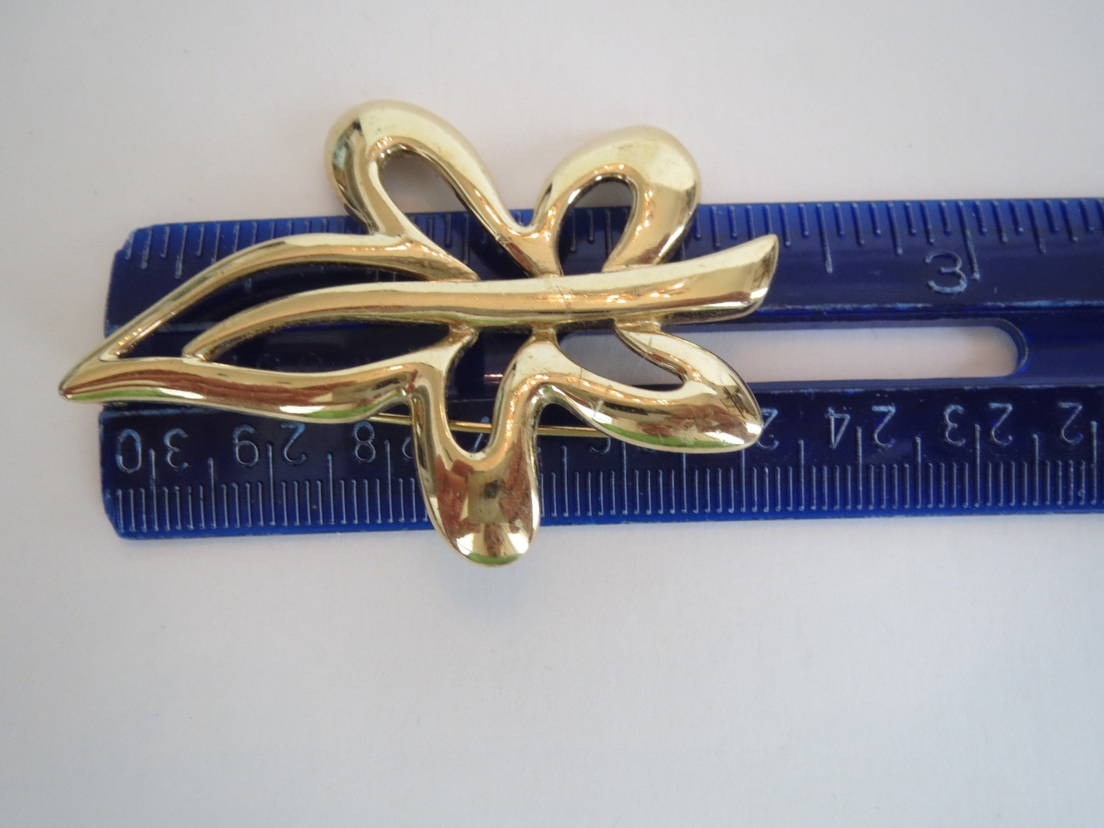 Signed NAPIER Yellow Gold Tone Swirl BROOCH Lapel PIN 2& 3/8″ Long by 1.75″ Wide