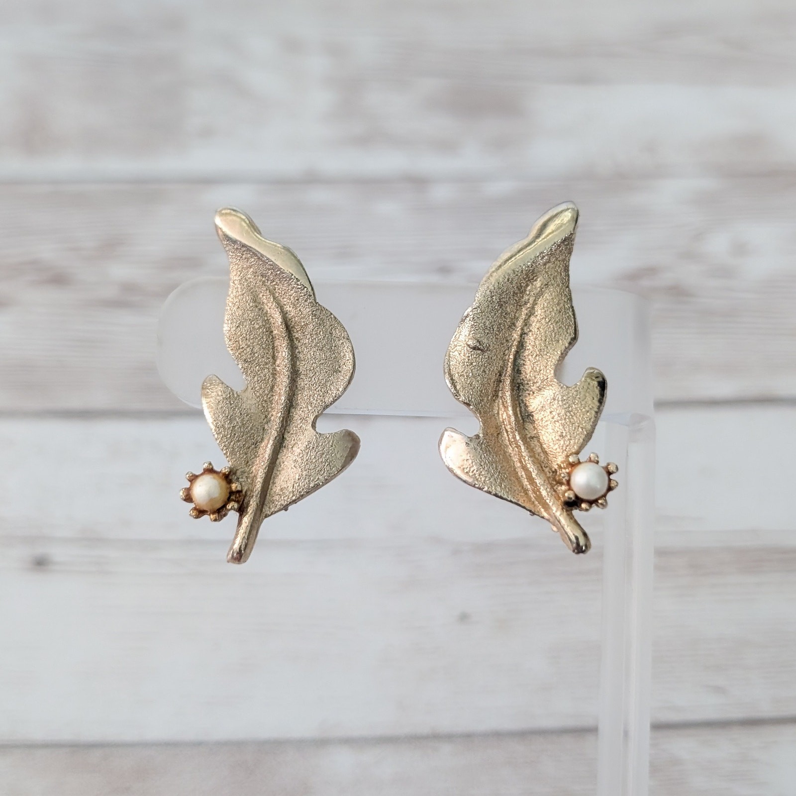 Vintage Clip On Earrings 1 & 5/8″ Gold Tone Leaf with Faux Pearl Statement Fall