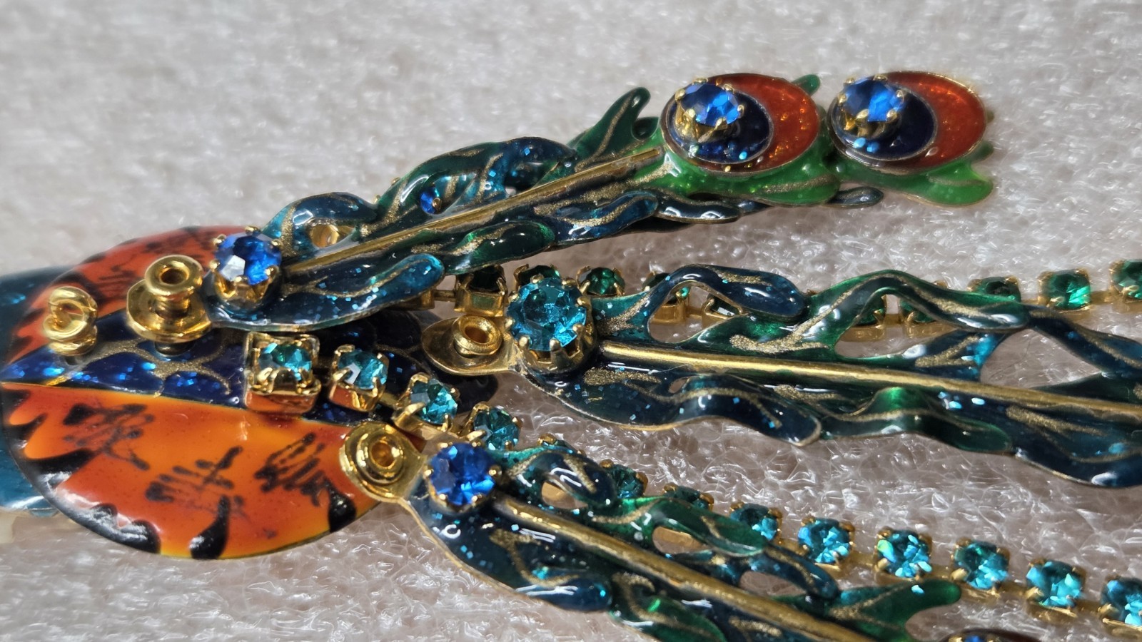 VINTAGE “LUNCH AT THE RITZ” RHINESTONE PEACOCK BIRD DANGLE CLIP ON EARRINGS