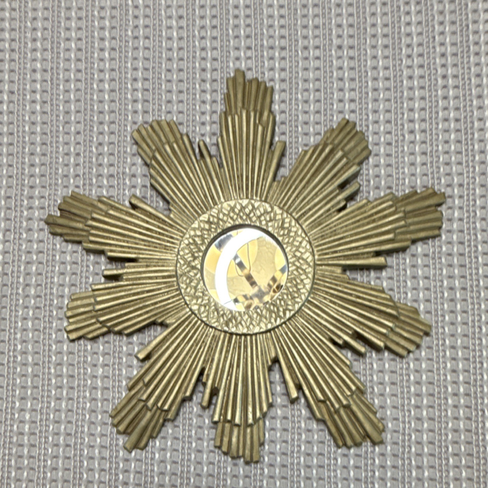 Vintage Brass Starburst Brooch Gold Tone Art Theme Unisex Adults Fashion
