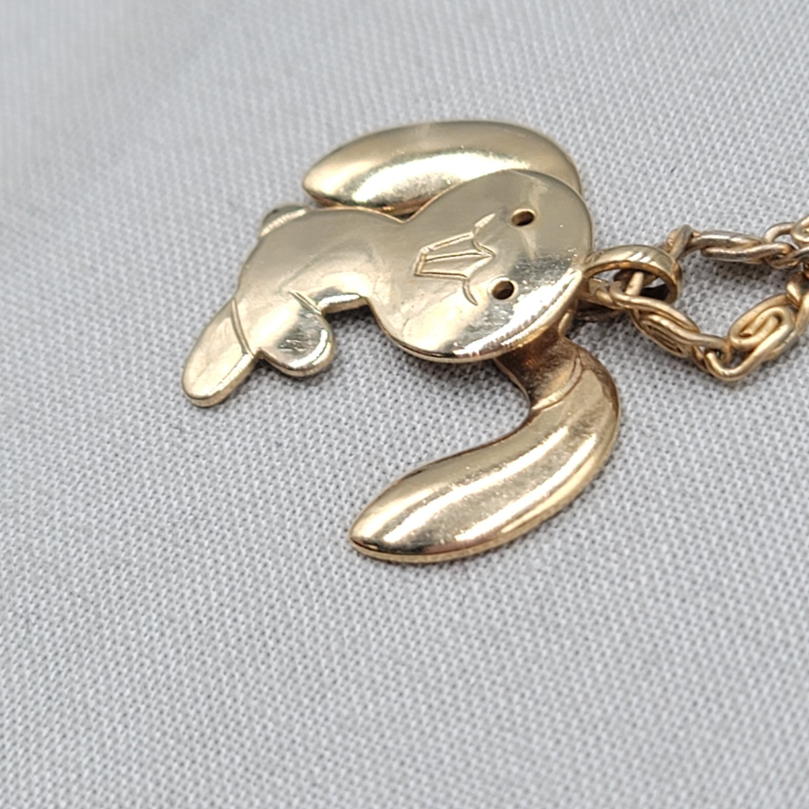Avon Flopsy Ear Bunny Pendant Necklace Rabbit Movable Articulated 15″ Childs