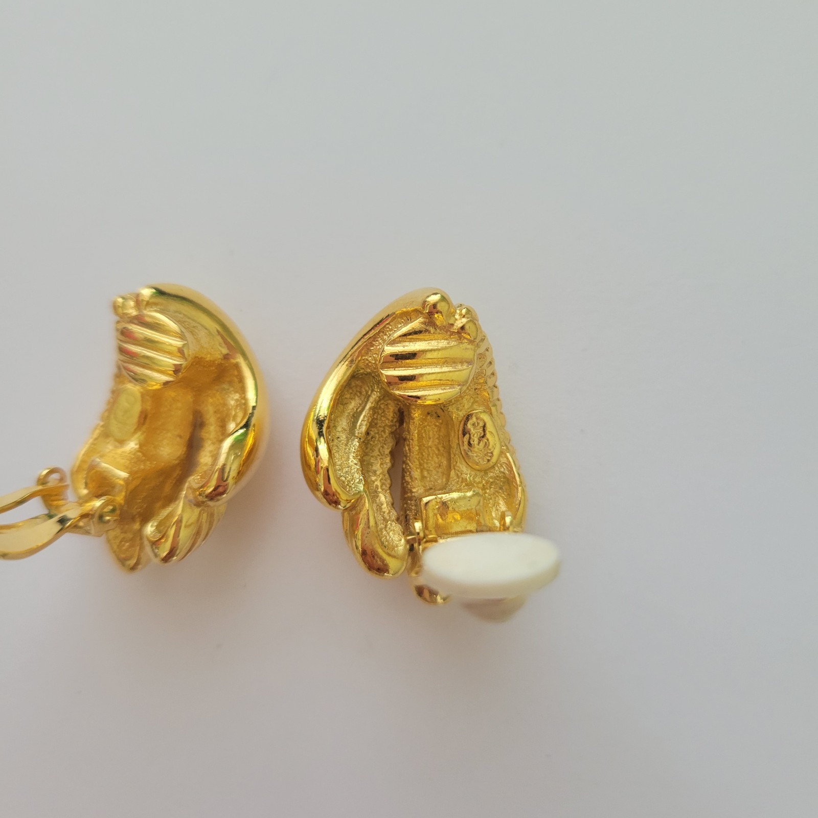 Vintage Premier Designs Gold Tone Clip-On Earrings Ribbed Textured 1.25″ US Made