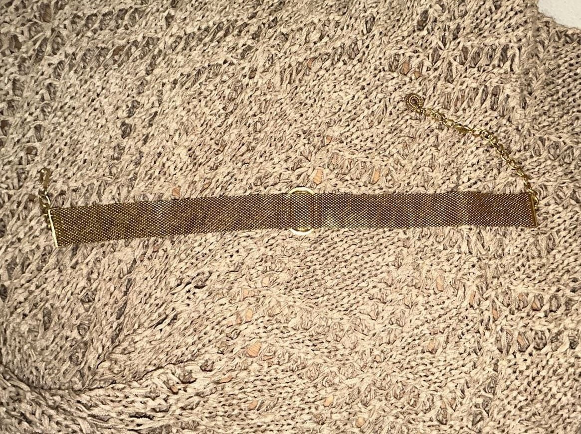 Vintage Gold Tone Mesh Choker Necklace with Oval Cameo Centerpiece