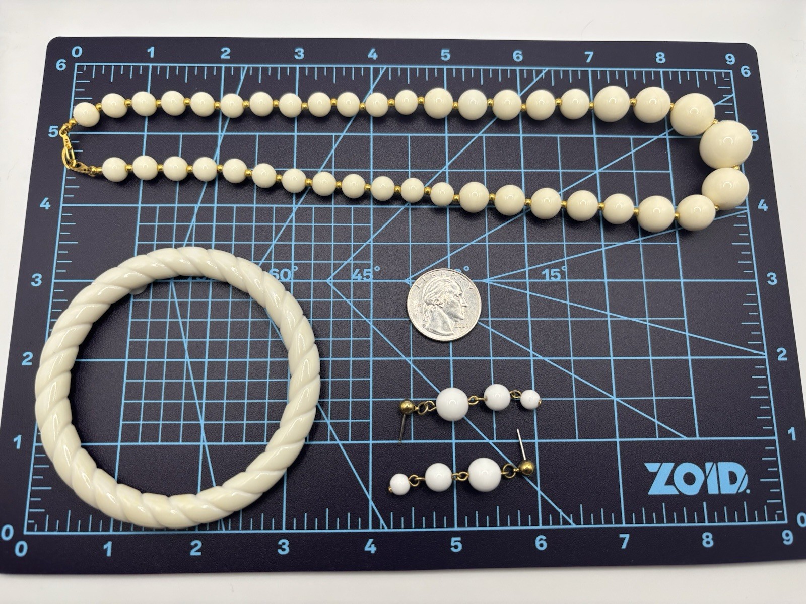 Vintage Plastic Beads Necklace Earrings & Bangle Cream Gold Tone J1-3028