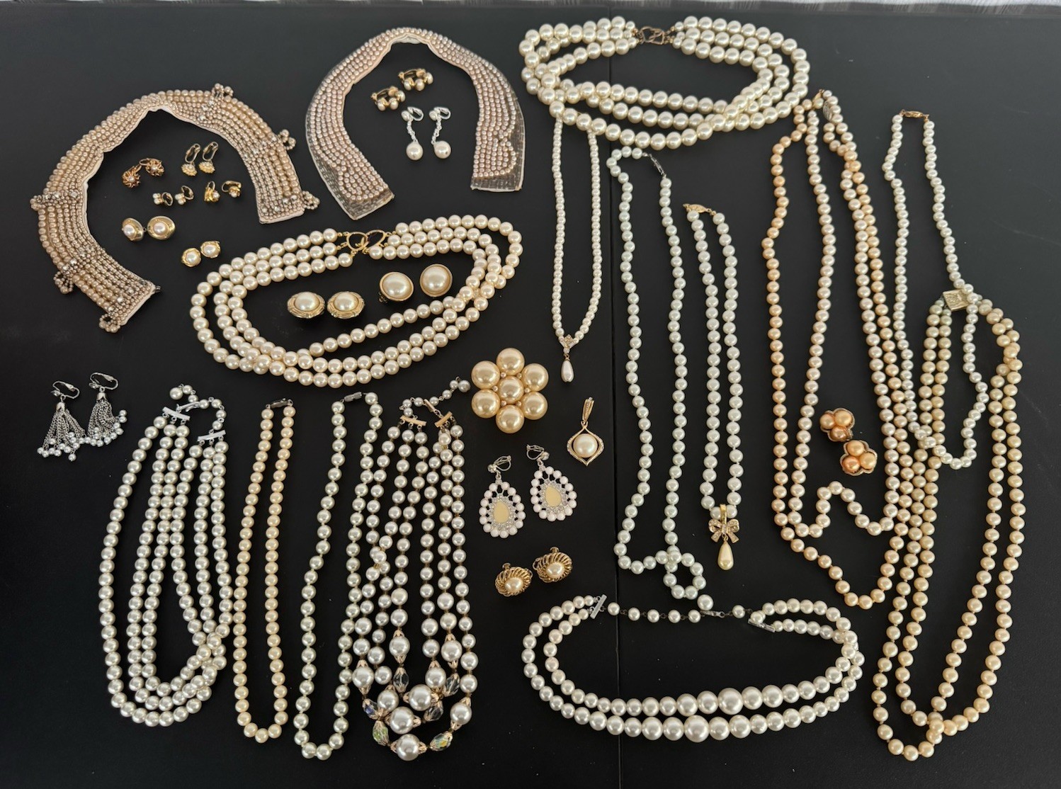 Huge-estate-jewelry-Lot-Faux Pearl- Costume Jewelry Lot B 32 Pieces