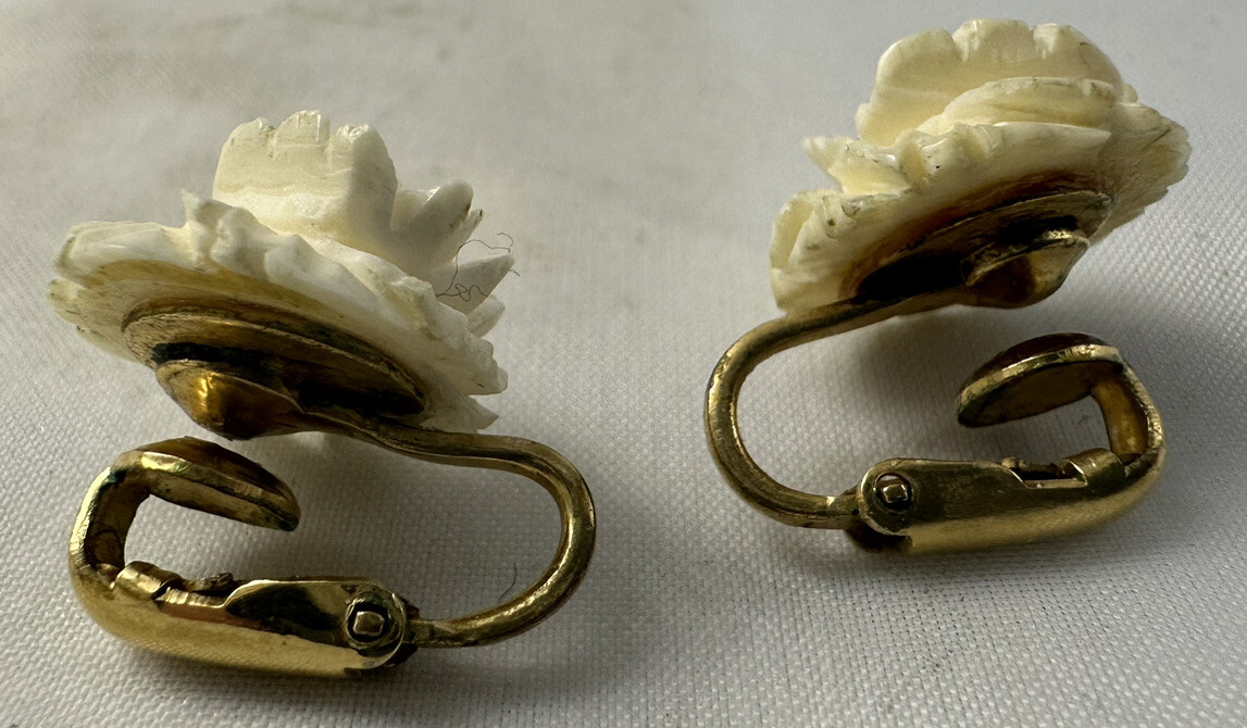 White Plastic Rose Earrings Flower Shape Clip-On Earrings 1950’s Vintage