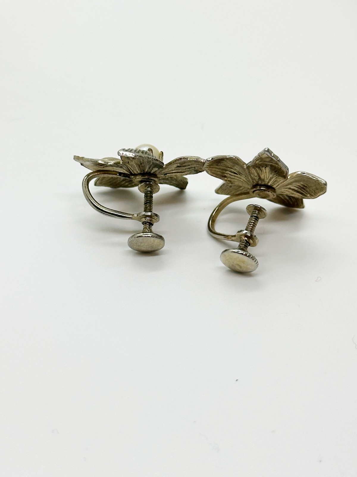 Vintage Flower Earrings Gold Tone Faux Pearl Screwback Mid Century