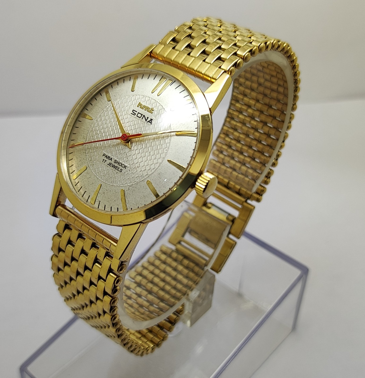 Vintage Hmt Sona Silver Dial 17 Jewels Para Shock Mechanical hand winding Watch