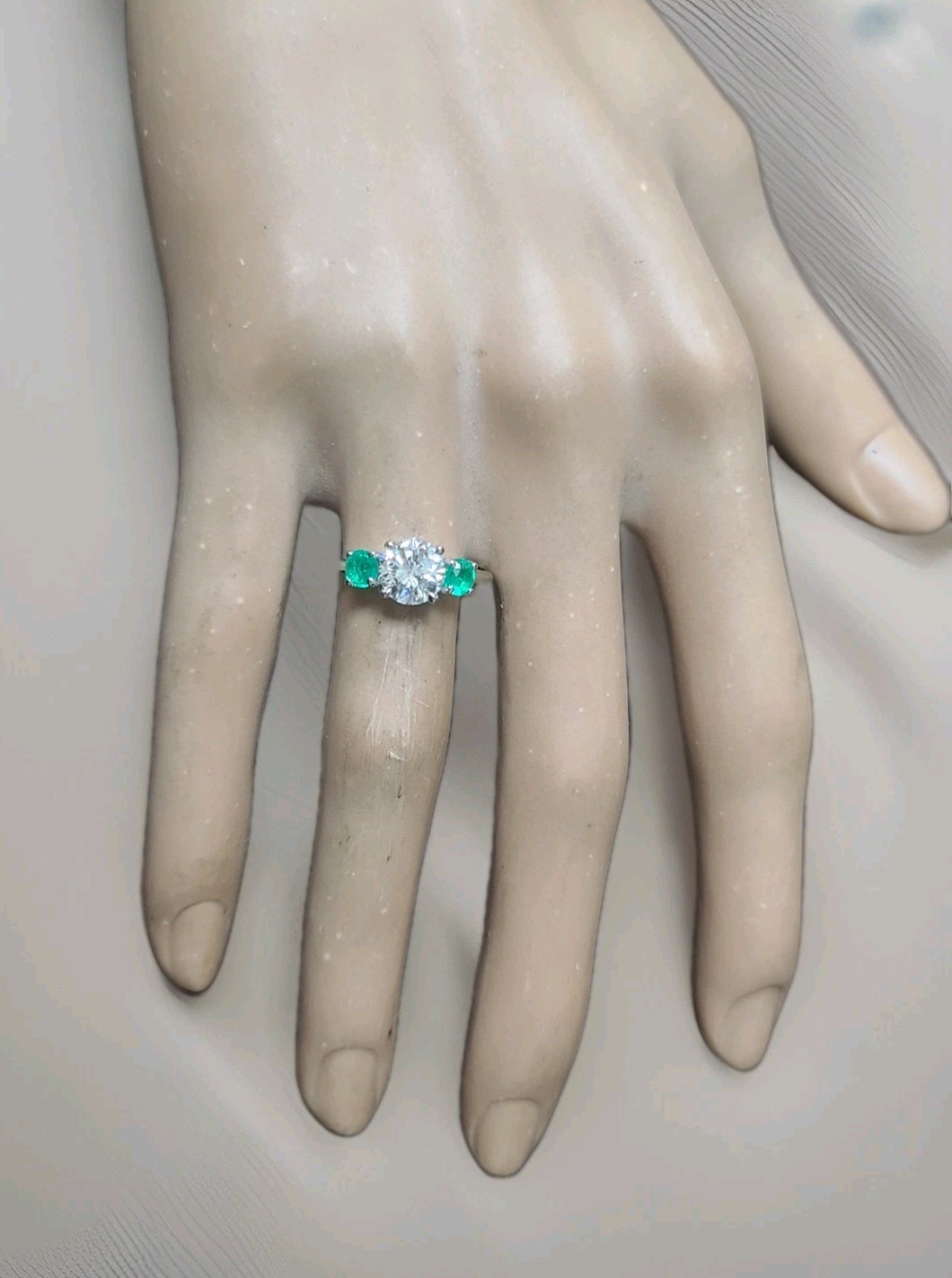 14K White Gold Engagement Ring 1.62CT.Natural Round Cut Diamond Green Emerald