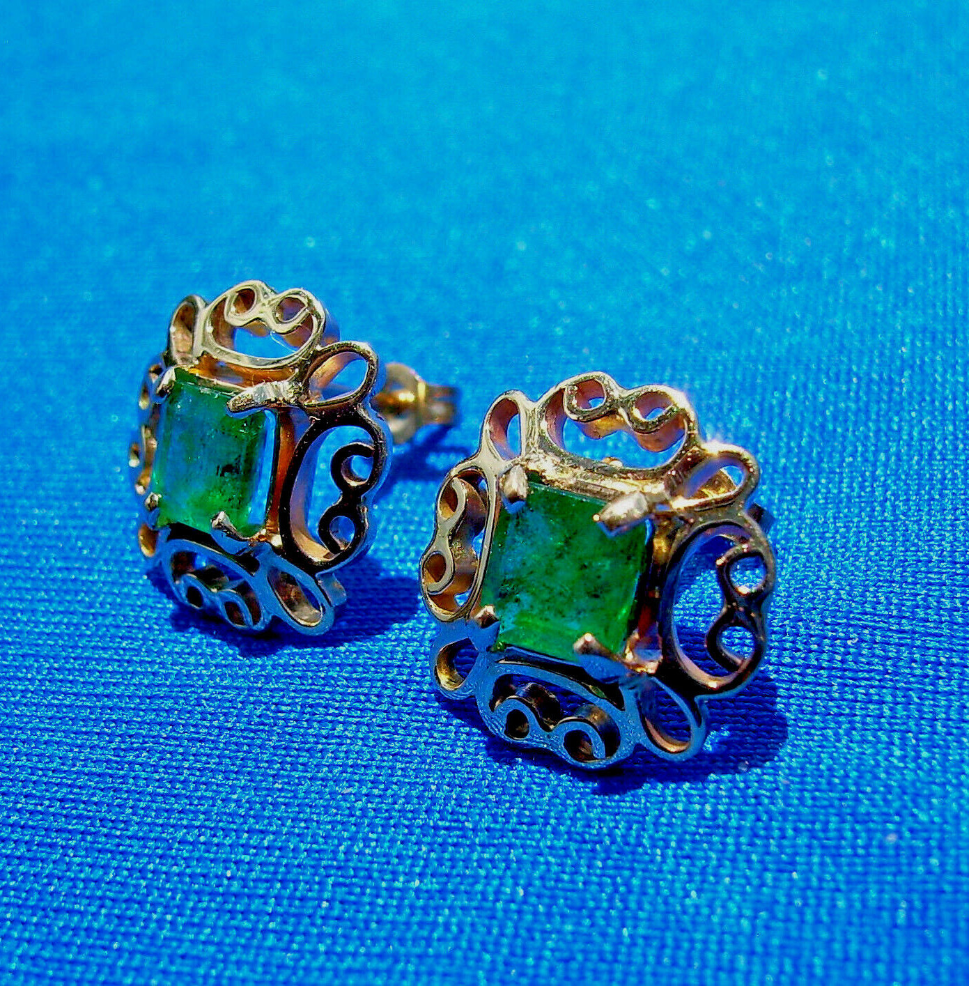 Original EARTH MINED EMERALD Deco Design Earrings Vintage Studs SOLID 14K GOLD