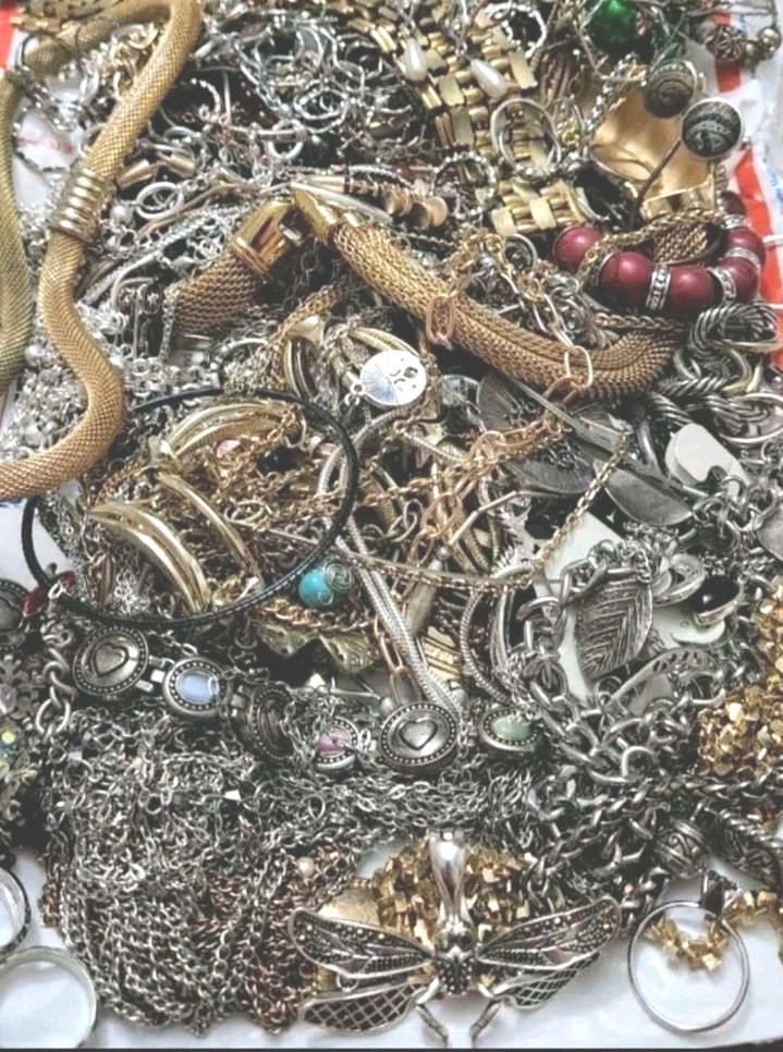 3 Pounds Jewelry Costume Vintage Mix LBS necklaces bracelets pins rings etc lbs