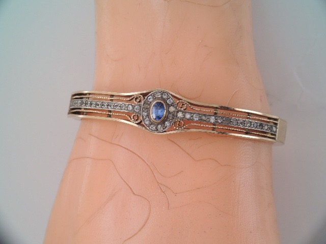 STUNNING ANTIQUE 14K GOLD FILLED WHITE & BLUE STONE HINGED BANGLE BRACELET