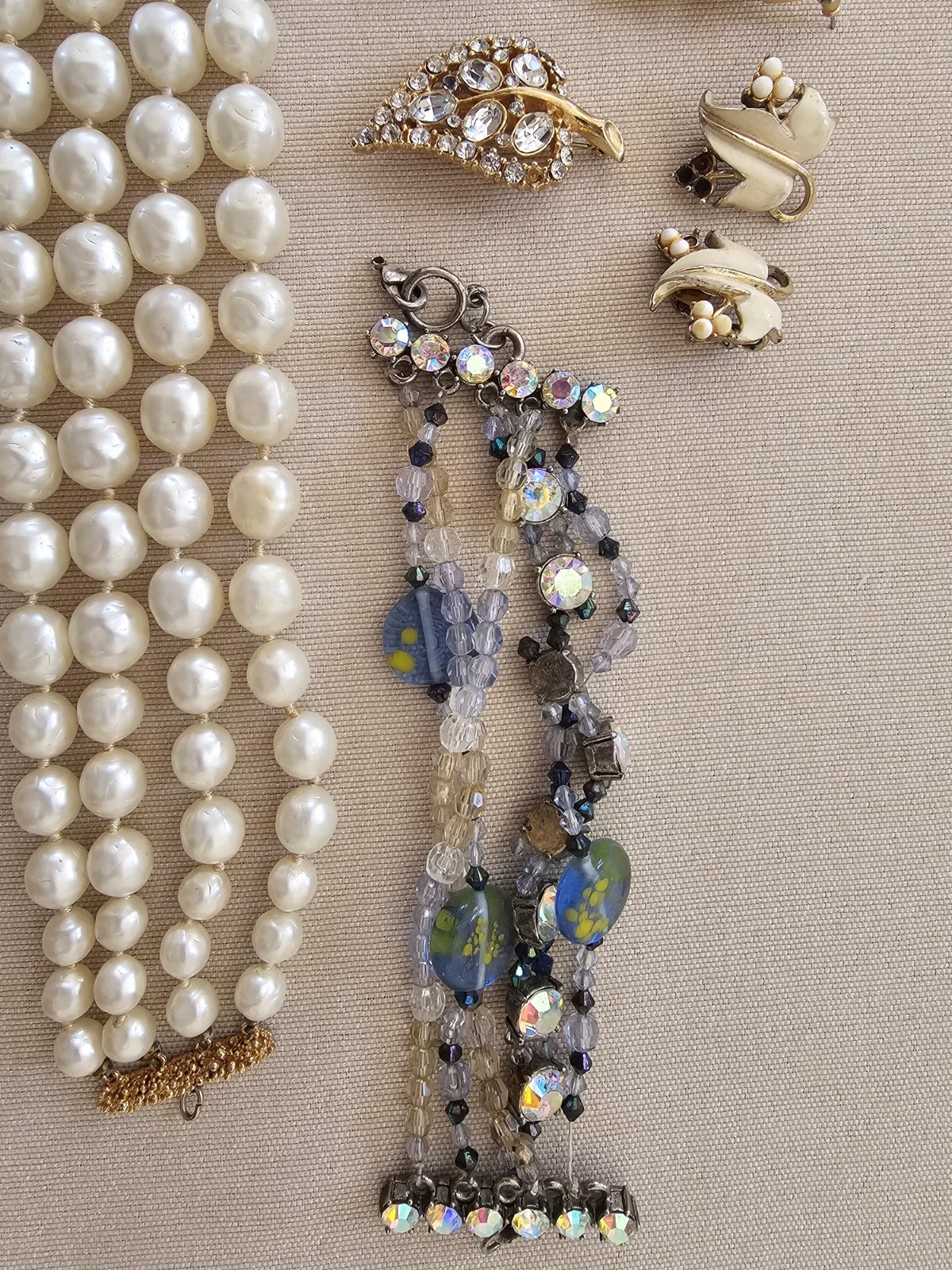 GUC Lot of 17 Costume Jewelry Pieces