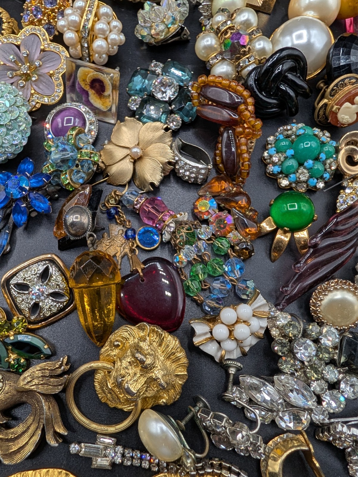 Large Lot of Vintage Singe Earrings For Crafts Aprox 2.5 lb
