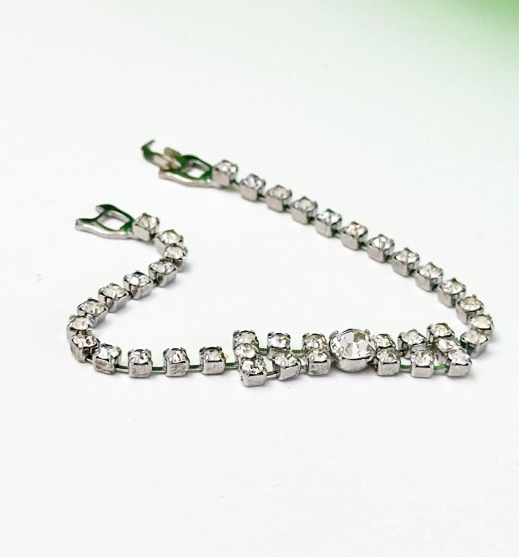 Vintage 1950s Smart Set Rhinestone Bracelet – Bowtie Design, 7″