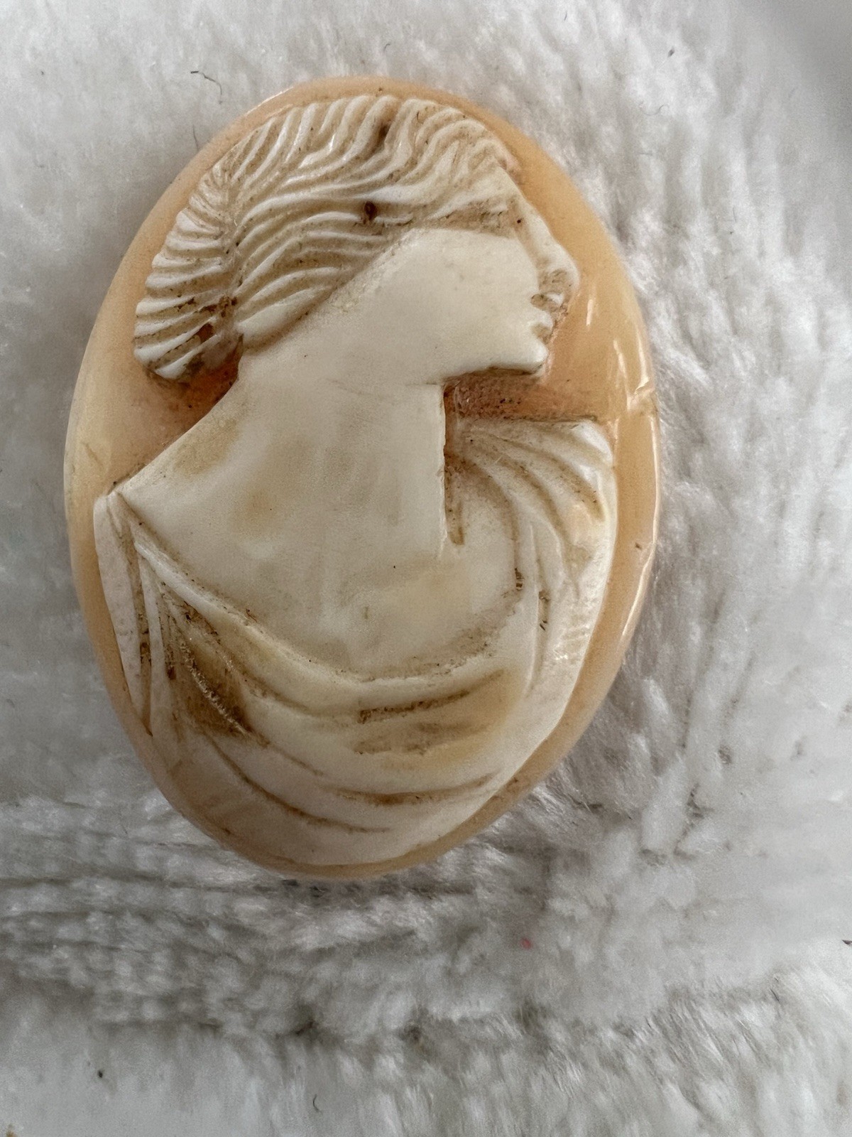 vintage unmounted oval Profile cameo features a hand-carved shell