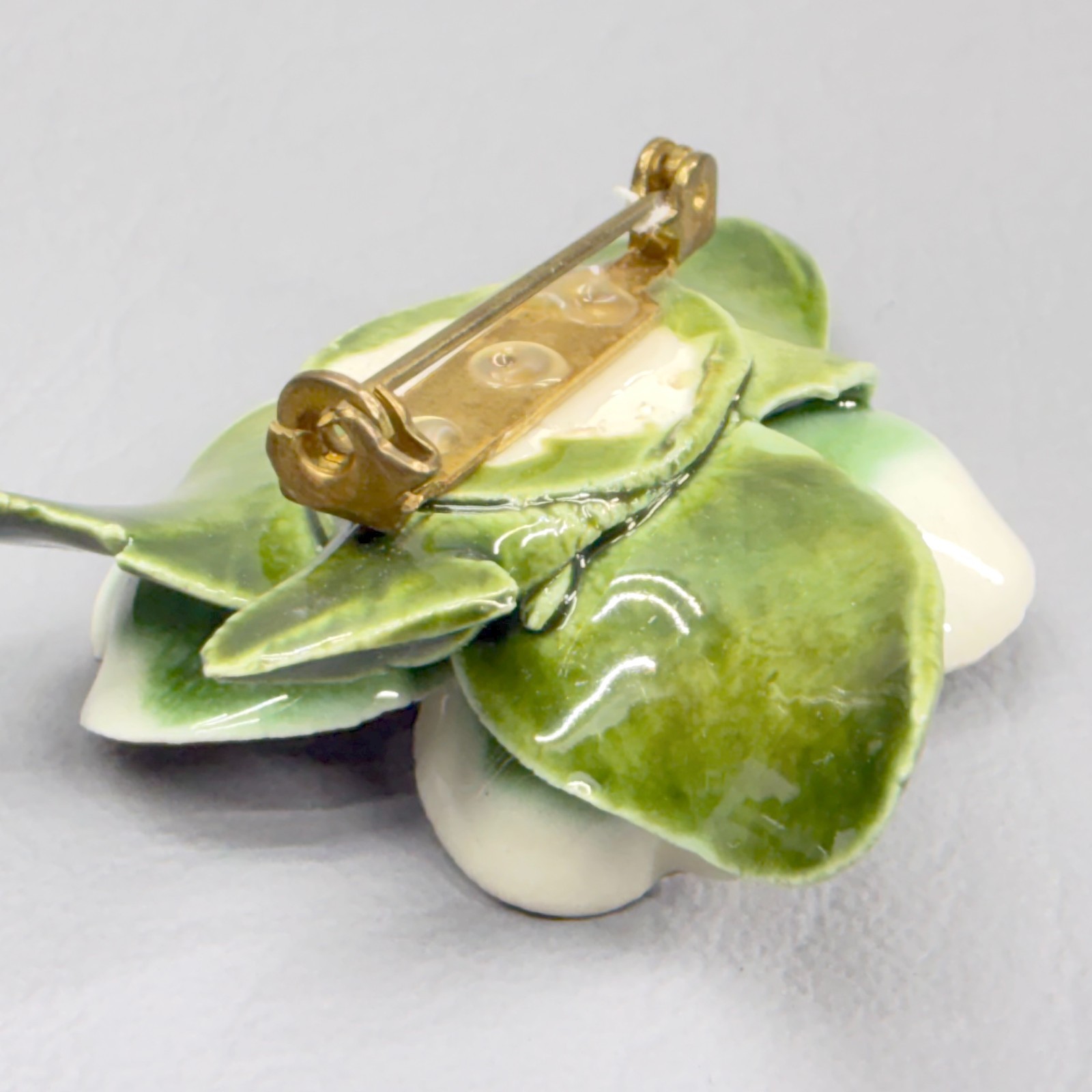 Vintage Dogwood Brooch Ceramic 1.75″