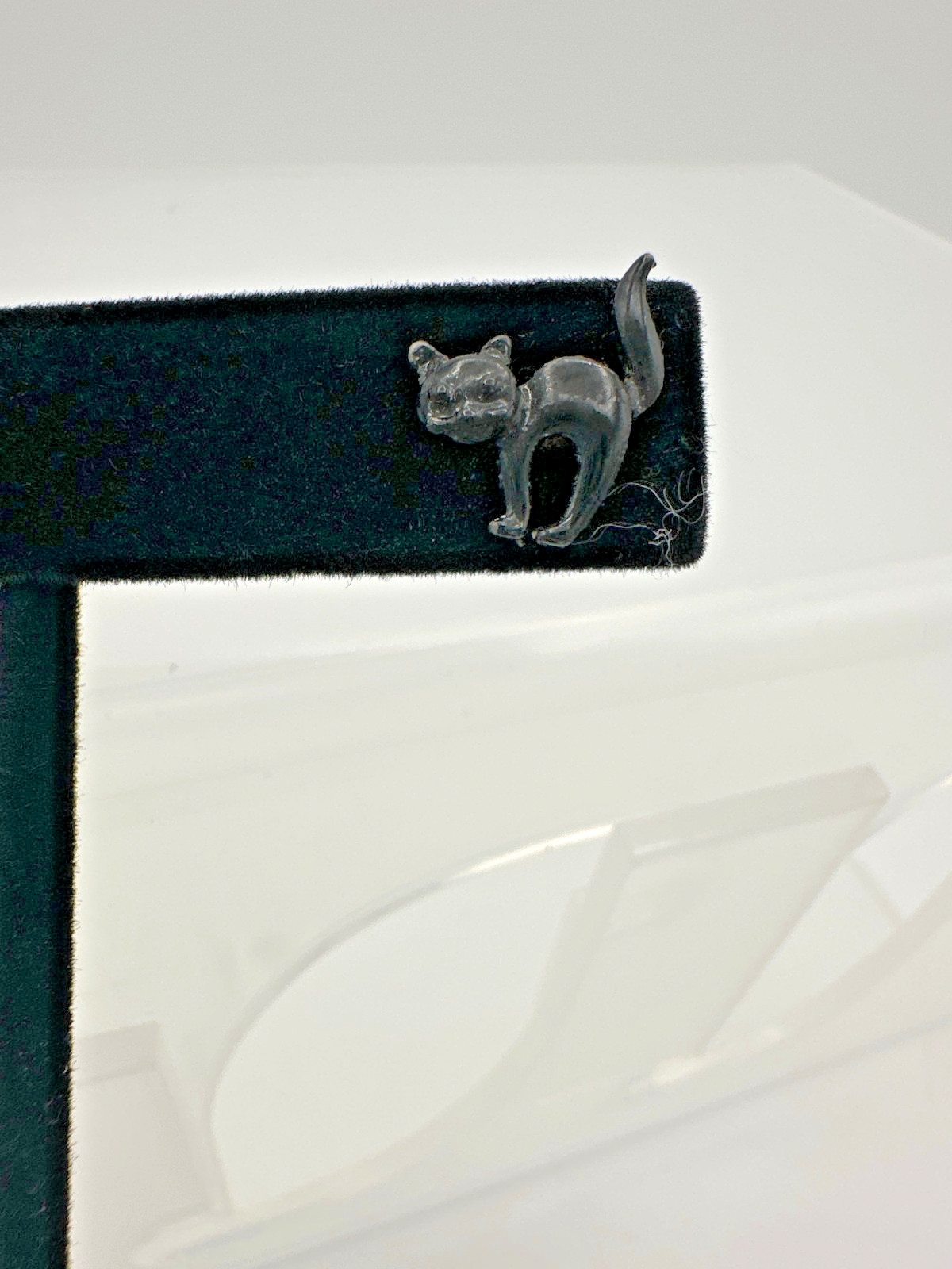 Vintage Painted Metal Black Cat Stud Earrings – Halloween Retro Cute