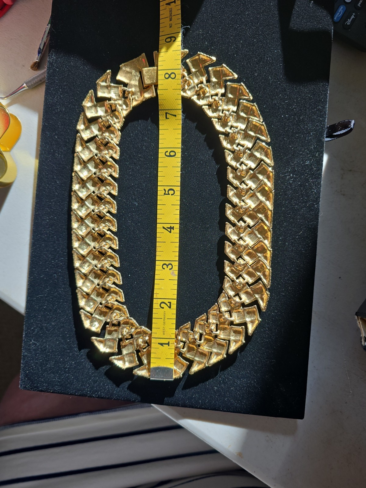 Vtg NAPIER 1¼” Wide Flat Link Collar- Choker Necklace Gold Tone Woven Texture