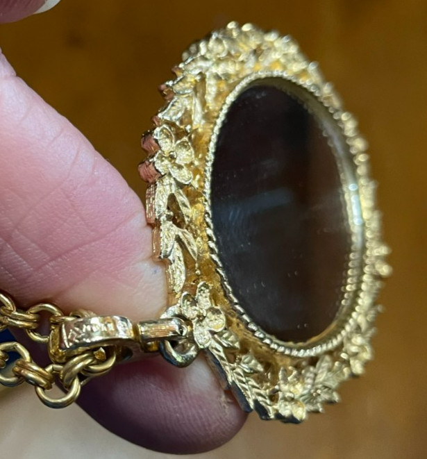 VINTAGE 1973 AVON “SERENA ROSE” REVERSIBLE MIRROR NECKLACE and RING Set