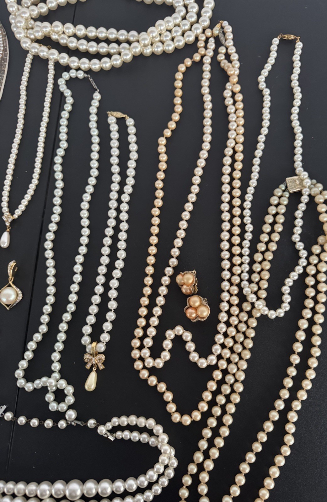 Huge-estate-jewelry-Lot-Faux Pearl- Costume Jewelry Lot B 32 Pieces