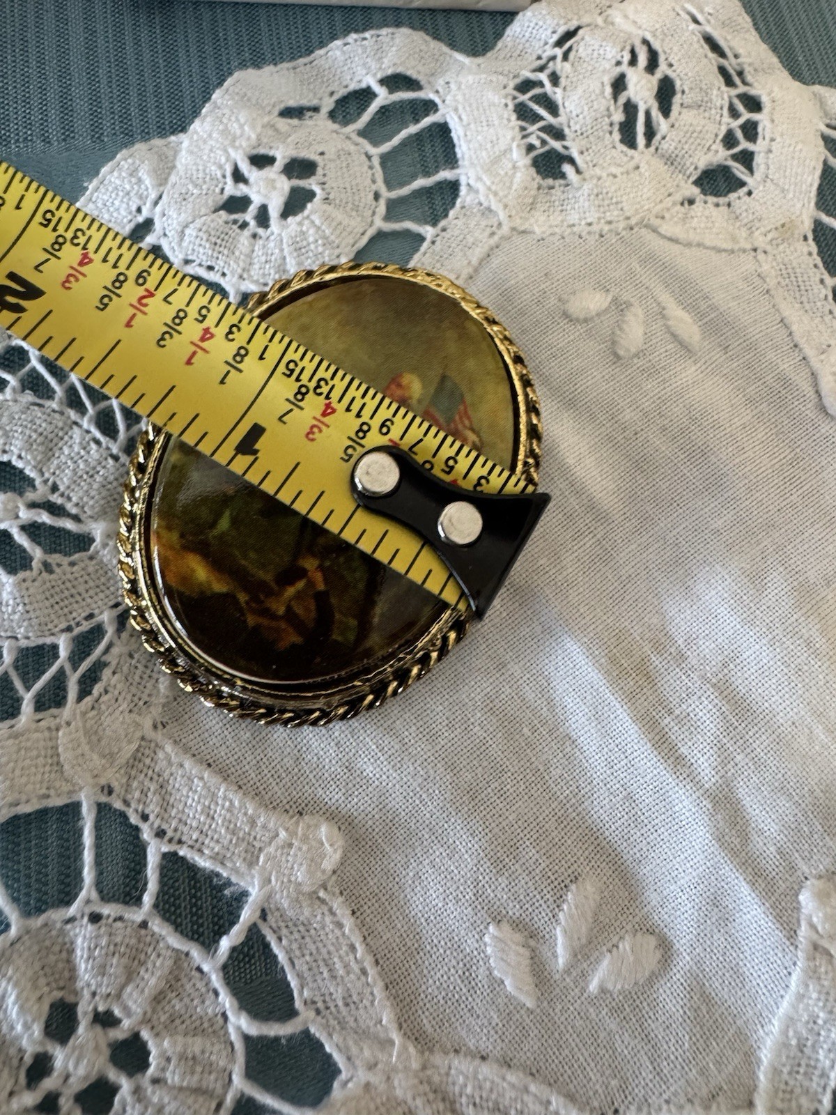 Vintage Gold Tone Patriotic Oval Brooch Pin 2 in Fashion Unisex Adults