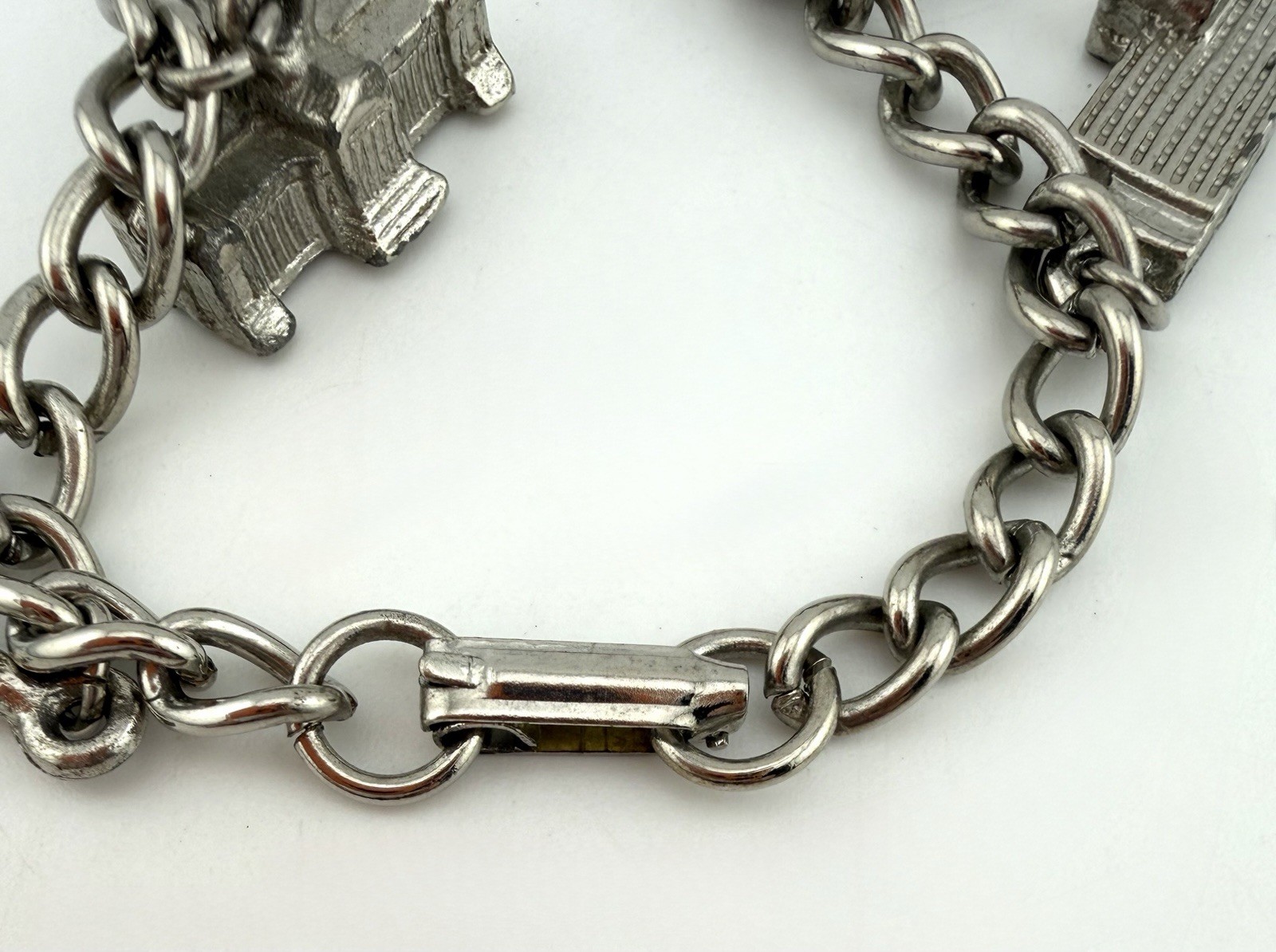 1960’s Chicago Landmark Souvenir Charm Bracelet Silver Tone Illinois History